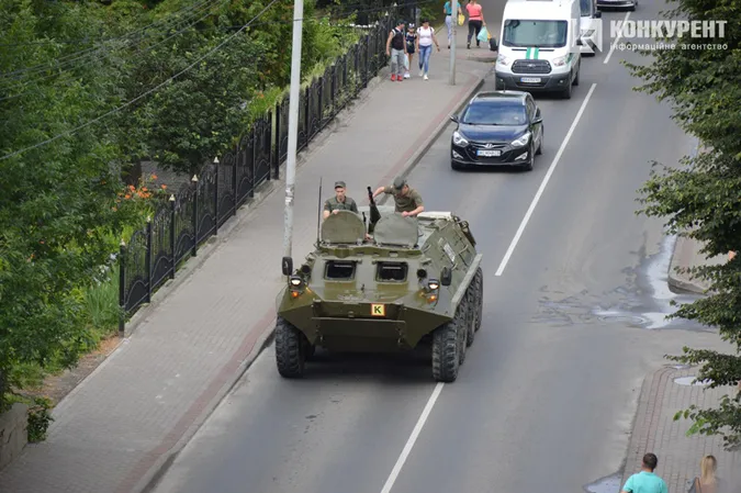 Захоплення заручників у центрі Луцька: що відбувається на місці (ФОТО)