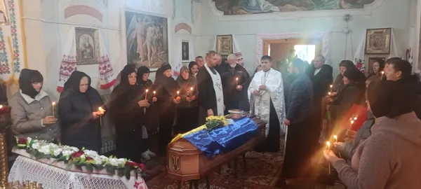 Життя обірвав ворожий дрон: на Волині  попрощалися з воїном Віталієм Левчиком (фото)