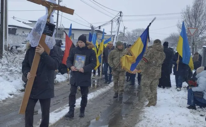 Віддав своє життя за свободу: біля Луцька попрощалися із Віктором Чижем (фото)