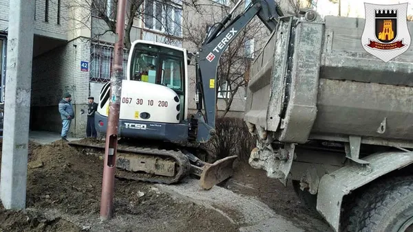 Знайшли шість порушень: луцькі муніципали відреагували на заяву про незаконні земельні роботи на Кравчука (фото)