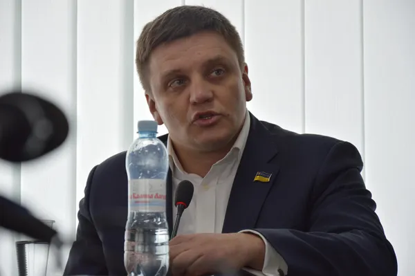 На сесії Луцькради – скандал: викликали поліцію (фото, відео, оновлено)