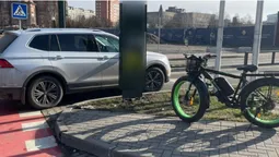 У Луцьку на Соборності Volkswagen збив 60-річного велосипедиста (фото, відео)