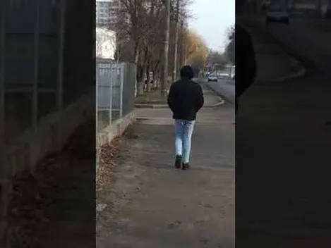 У Луцьку патрульні закладку з наркотиками викинули в канаву (відео)