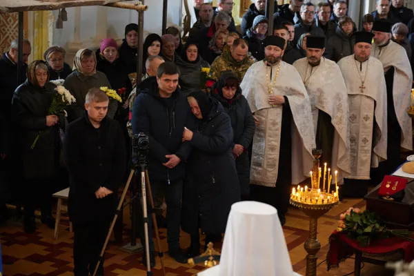 У Луцьку попрощалися із загиблим Героєм Юрієм Дзятком (фото, відео)