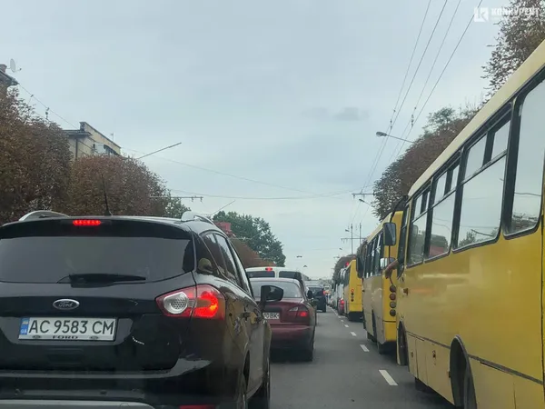 У поліції розповіли деталі потрійної аварії на шляхопроводі у Луцьку (фото)