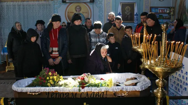 «Куди ж ти, сину, йдеш…»: Рожищенська громада провела в останню дорогу захисника Сергія Беня (фото)