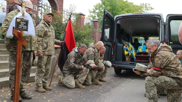 Понад рік чекали на звістку: на Волині поховали захисника Івана Міневича (фото)