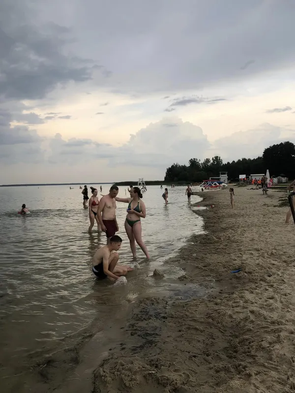 Перехоплює подих: страшно красиві кадри Світязя перед грозою