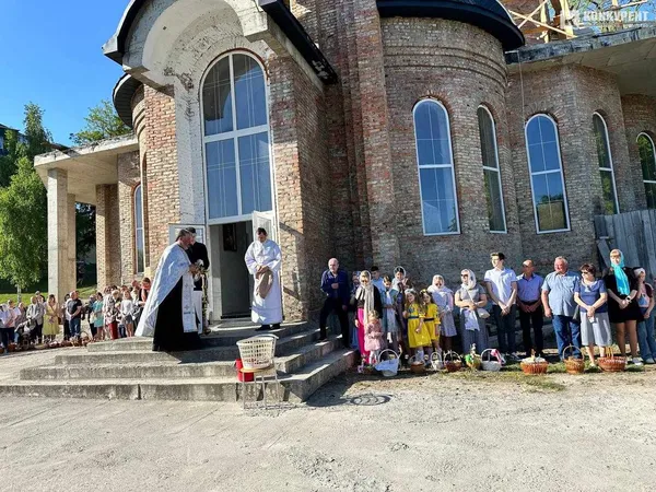У церкві Луцька, яка загорілась напередодні Великодня, святили паски (фото)