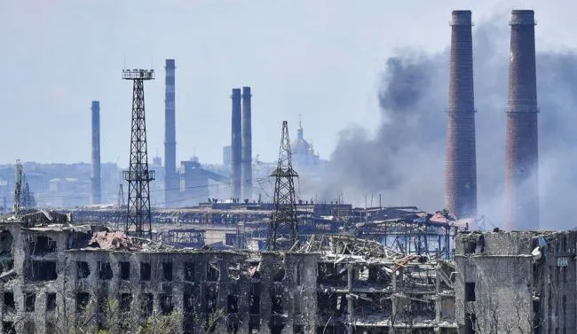 Ворог бомбардує «Азовсталь» стратегічною авіацією