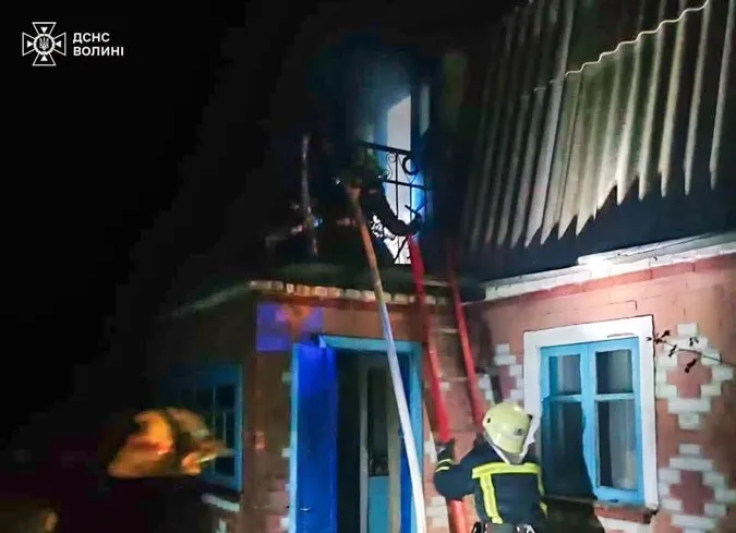 На Волині рятувальники ліквідували пожежі в житловому та дачному будинках (фото)