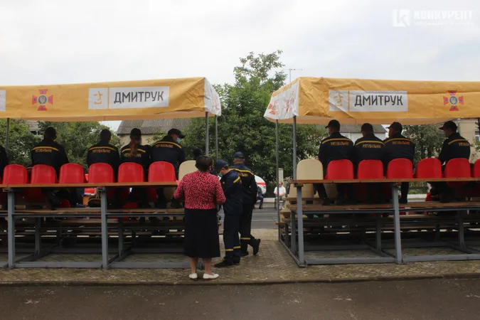 Як вітали з професійним святом луцьких рятувальників (фото)