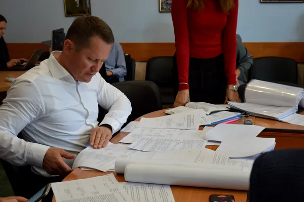 Дофінансувати та розподілити: лучани обурені саботуванням проекту «Округи без депутатів»