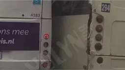 У Луцьку біля ЦУМа два автобуси не поділили дорогу (відео)