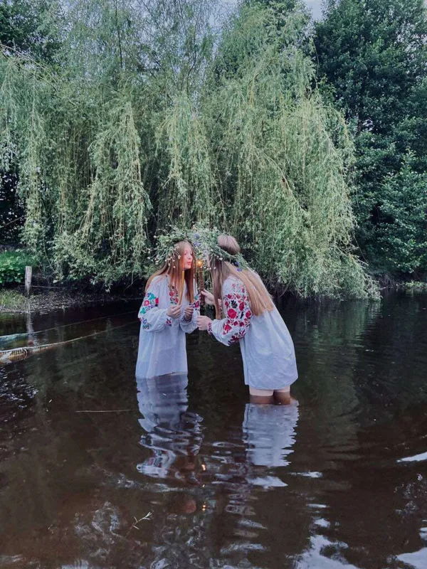 Доньки вишивальниці у старовинному вбранні зробили нещодавно фотосесію