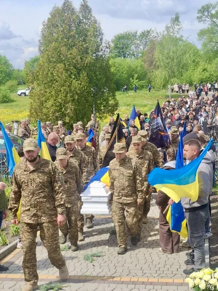 У рідному селі на Волині попрощалися з загиблим на Донеччині воїном Петром Олендром