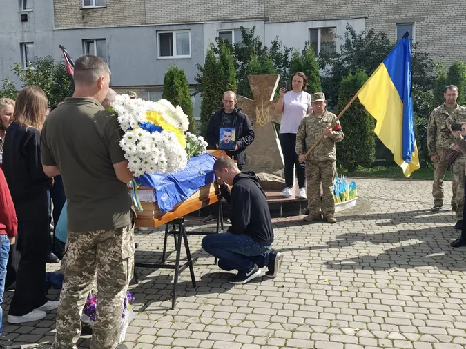 Був надзвичайно доброю людиною: на Волині попрощалися із воїном Віталієм Козлом (фото)