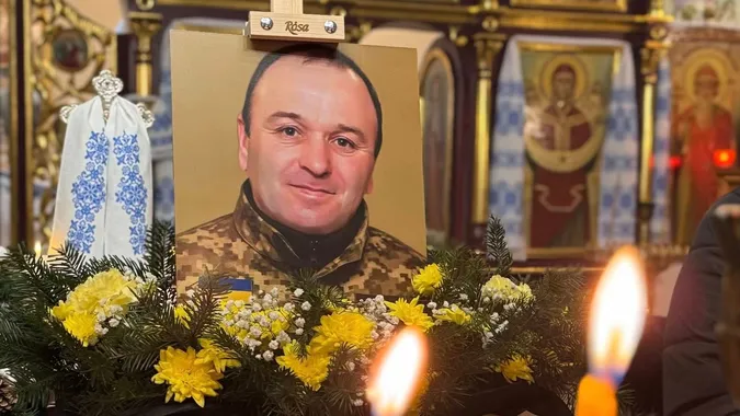 Загинув у ДТП на Харківщині: у Нововолинську попрощалися з воїном Володимиром Завадським (фото)