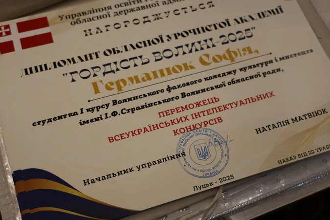 Гордість Волині: у Луцьку відзначили юних інтелектуалів та їхніх наставників (фото)