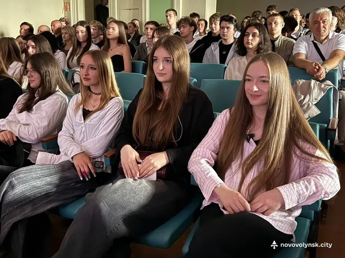 🔔💐 У Нововолинську для школярів пролунав перший дзвоник (фото)