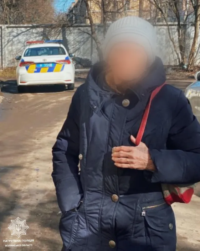У Луцьку патрульні допомогли розгубленій жінці повернутися додому