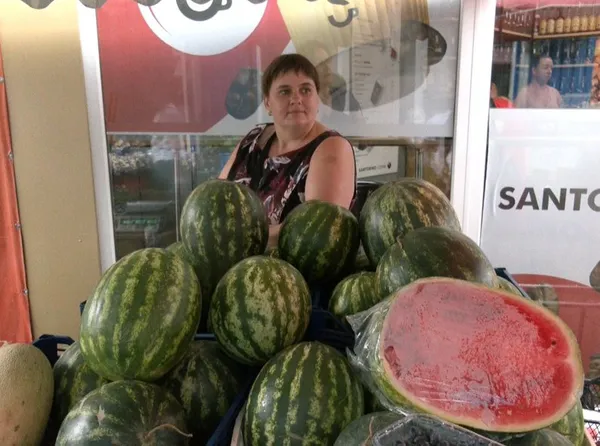 Продавчиня Наталія