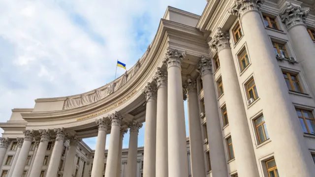 Один із українських дипломатів заразився коронавірусом