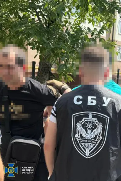 На Прикарпатті затримали одного з головних митників, який вимагав хабарі з імпортерів