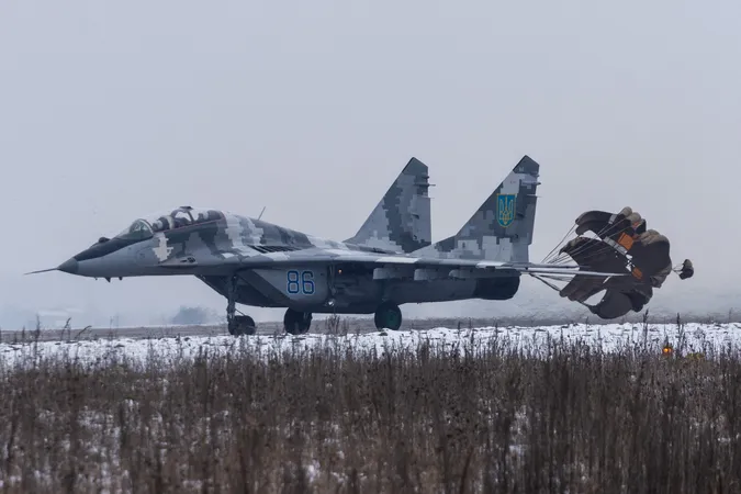 На луцький аеродром з бойового чергування повернулися фронтові винищувачі (фото)