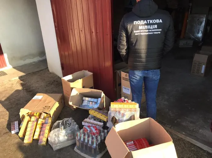 Операція «Спирт»: на Волині накрили підпільний алкоцех (фото)