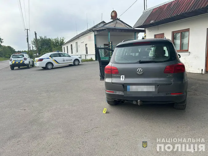 На Волині 17-річна дівчина з двома спільниками пограбували чоловіка (фото)