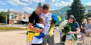 У Нововолинську зустріли звільненого з полону захисника «Азовсталі» Володимира Фаброго (фото)