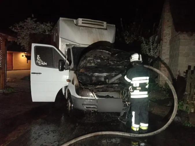 Авто, будинок, літня кухня: на Волині за добу загасили 10 пожеж (фото)
