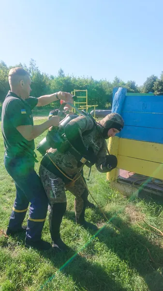На Волині з дна річки підняли тіло 38-річного чоловіка (фото)