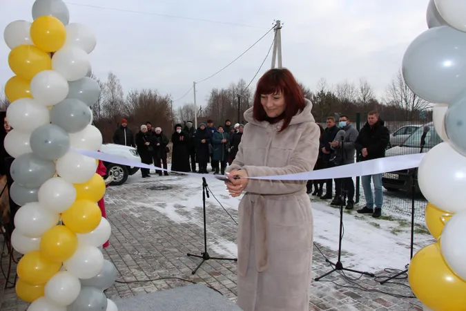 Зі священником та стрічкою: в селі на Волині відкрили амбулаторію сімейної медицини (фото)