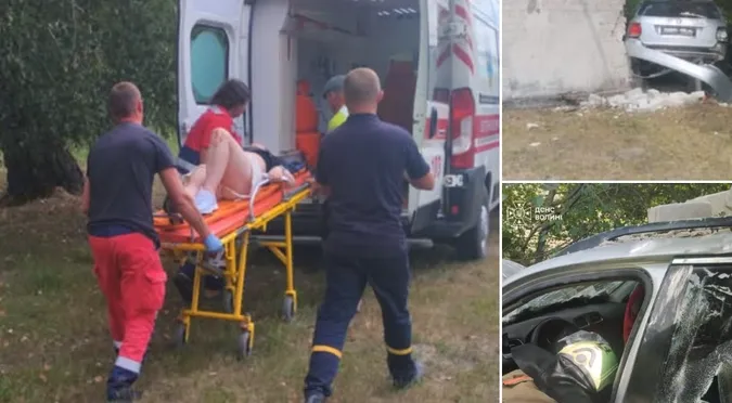 Вирізали з салону: на Ковельщині водійка злетіла вкювет і протаранила будівлю (фото)