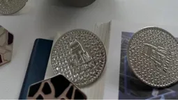 У Луцьку можна купити каналізаційний люк з замком Любарта