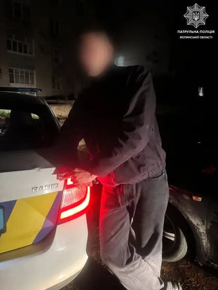 Луцьком серед ночі катався п'яний чоловік: що з ним зробили (фото)