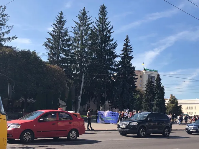 У Луцьку – марш за тварин (фото)