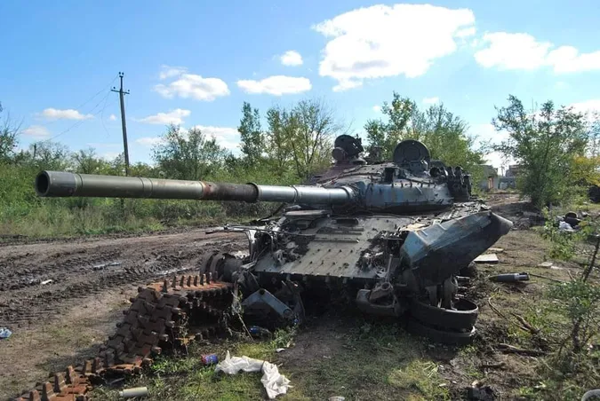 Довелося робити відстійники: ЗСУ набили купу ворожої техніки під Ізюмом (фото)