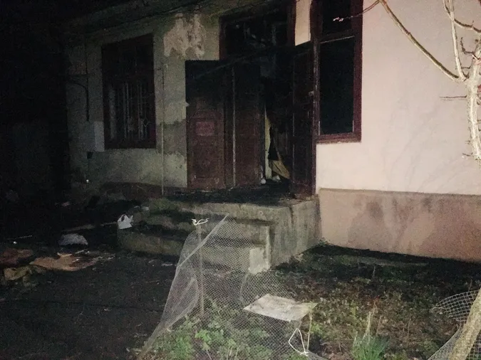 У Луцьку на Шевченка горів житловий будинок: троє людей загинуло (фото)