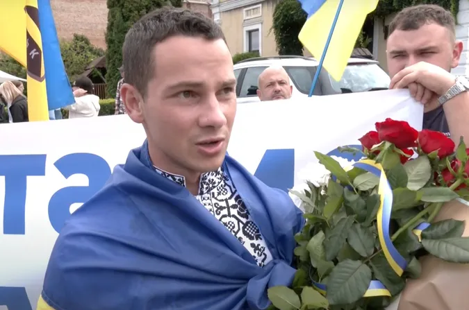 У Луцьку зустріли 24-річного воїна, який провів у полоні три роки (фото)