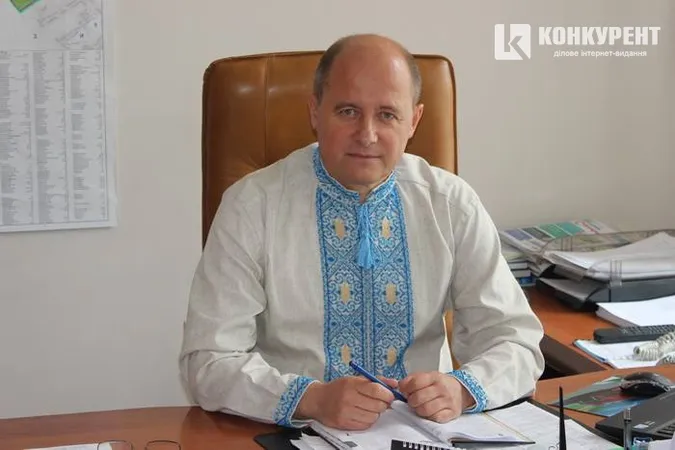 Луцькі чиновники вийшли на роботу у вишиванках (фото)