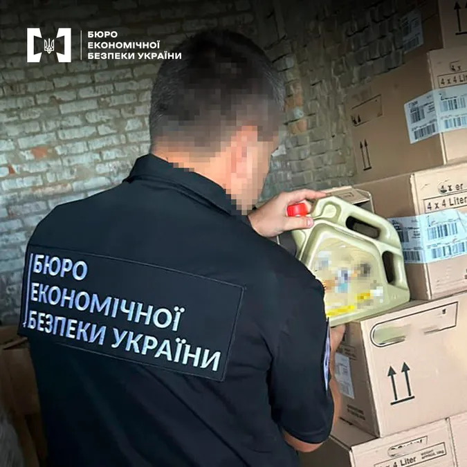 Cудитимуть волинянина, який продавав контрафактні моторні мастила під виглядом відомого бренду (фото)