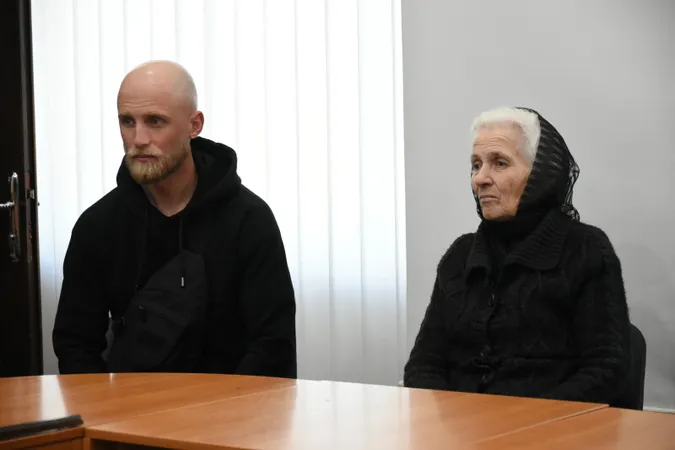 У Луцьку двом матерям вручили посмертні нагороди синів-воїнів (фото)
