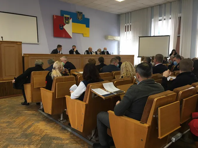 У Луцькій райраді обирають голову: є два кандидати (фото)