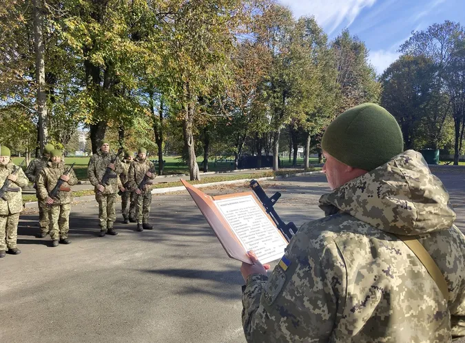 І контрактники, і мобілізовані: у Луцьку прикордонники склали присягу (фото)