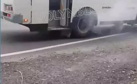 У Луцькому районі під час руху задимівся автобус (відео)