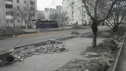 У Луцьку встановлюють нові бордюри і поребрики (фото)