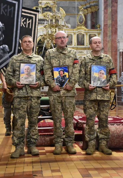 Навіки додому: Луцьк попрощався з трьома захисниками України Геннадієм Кравчуком, Максимом Возняком, Владиславом Гіндою